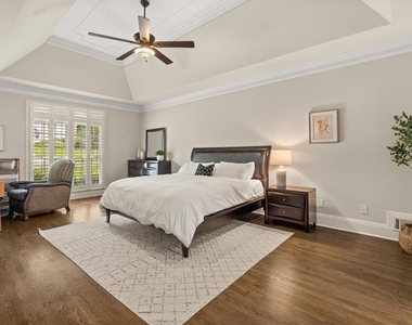 4512 Woodhaven Ne - Photo Thumbnail 11