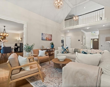 4512 Woodhaven Ne - Photo Thumbnail 5