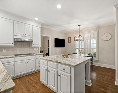 4512 Woodhaven Ne - Photo Thumbnail 9