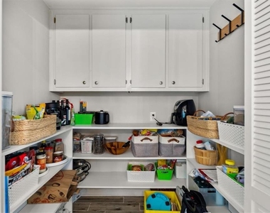 4512 Woodhaven Ne - Photo Thumbnail 10