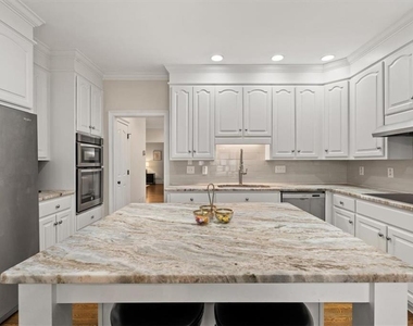 4512 Woodhaven Ne - Photo Thumbnail 8