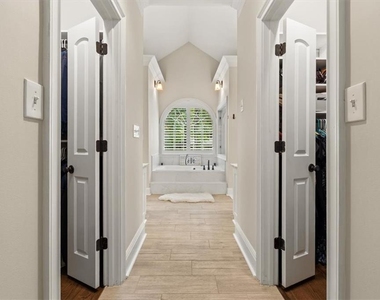 4512 Woodhaven Ne - Photo Thumbnail 12