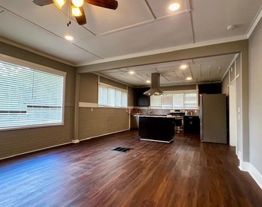 141 Fairview Drive - Photo Thumbnail 3