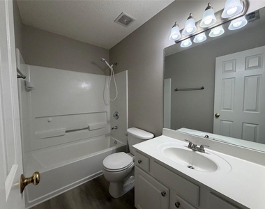 249 Regent Square - Photo Thumbnail 10