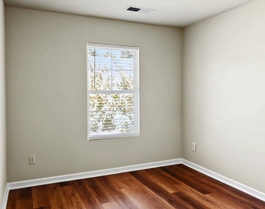 1800 Old Dogwood - Photo Thumbnail 6