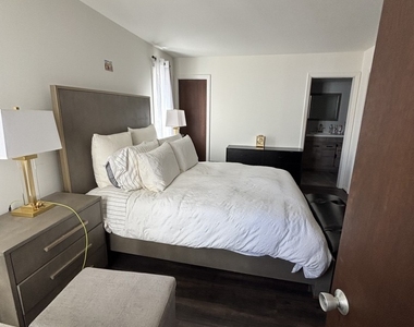 806 Harvard Street - Photo Thumbnail 8