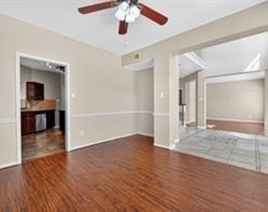 6307 Box Bluff Court - Photo Thumbnail 5