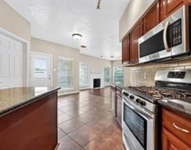 6307 Box Bluff Court - Photo Thumbnail 23