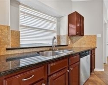 6307 Box Bluff Court - Photo Thumbnail 21