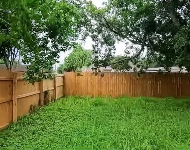 6907 Keats Street - Photo Thumbnail 4