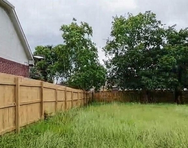 6907 Keats Street - Photo Thumbnail 2