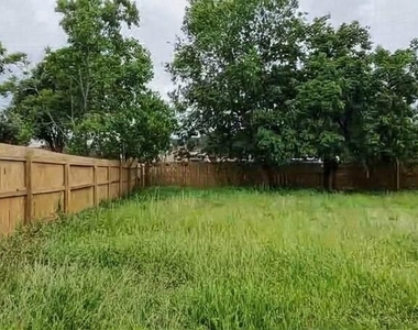 6907 Keats Street - Photo Thumbnail 3
