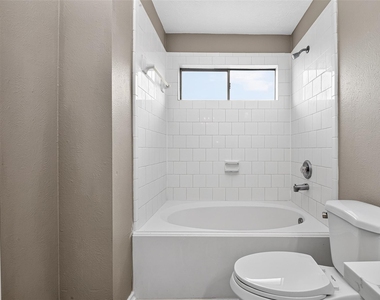 9707 Royal Crest Way - Photo Thumbnail 22
