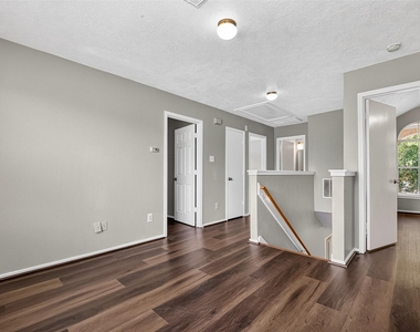 9707 Royal Crest Way - Photo Thumbnail 17