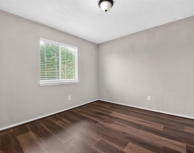 9707 Royal Crest Way - Photo Thumbnail 32
