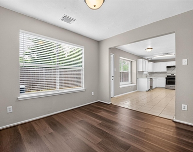 9707 Royal Crest Way - Photo Thumbnail 9