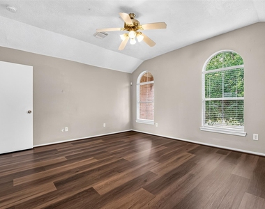9707 Royal Crest Way - Photo Thumbnail 19