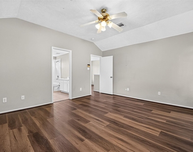 9707 Royal Crest Way - Photo Thumbnail 20