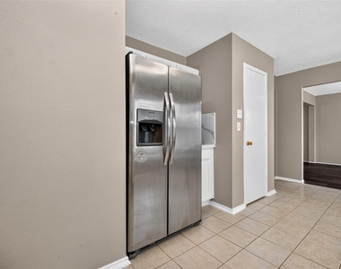 9707 Royal Crest Way - Photo Thumbnail 15
