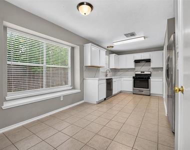 9707 Royal Crest Way - Photo Thumbnail 12