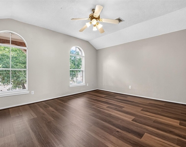 9707 Royal Crest Way - Photo Thumbnail 18