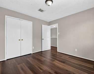 9707 Royal Crest Way - Photo Thumbnail 27
