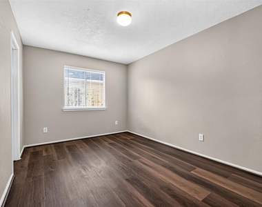 9707 Royal Crest Way - Photo Thumbnail 26