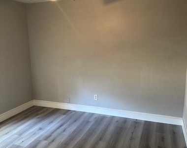 7839 Vernwood Street - Photo Thumbnail 6