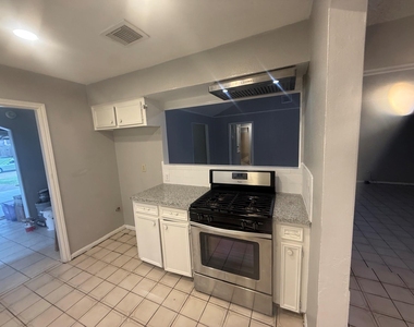7839 Vernwood Street - Photo Thumbnail 3