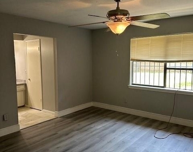 7839 Vernwood Street - Photo Thumbnail 9