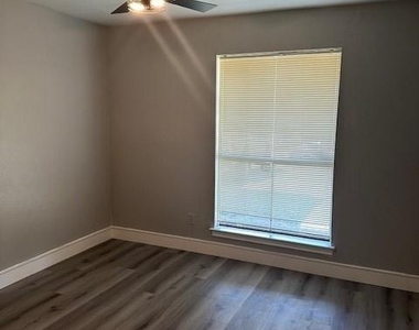7839 Vernwood Street - Photo Thumbnail 8