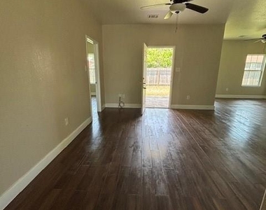 10525 Burman Street - Photo Thumbnail 4