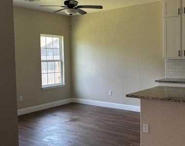 10525 Burman Street - Photo Thumbnail 5
