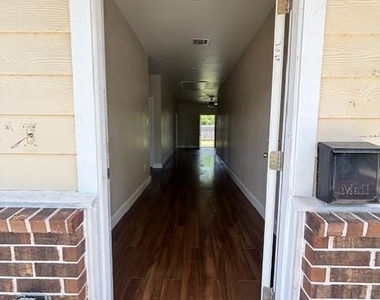 10525 Burman Street - Photo Thumbnail 2