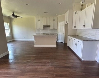 10525 Burman Street - Photo Thumbnail 3
