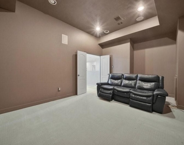 6718 Sotoria Lane - Photo Thumbnail 32