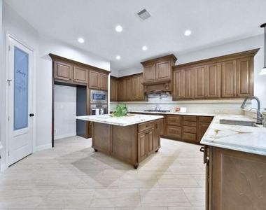 6718 Sotoria Lane - Photo Thumbnail 7