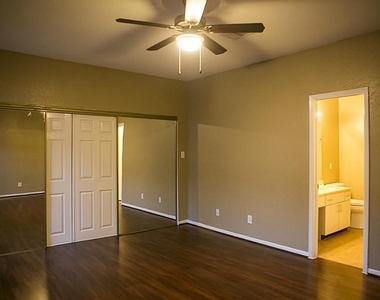 6000 Reims Road - Photo Thumbnail 14
