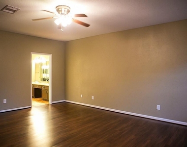 6000 Reims Road - Photo Thumbnail 9