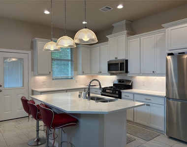 511 Long Leaf Pine Drive - Photo Thumbnail 6