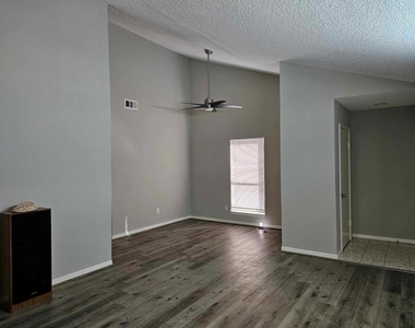 7887 Kendalia Drive - Photo Thumbnail 4