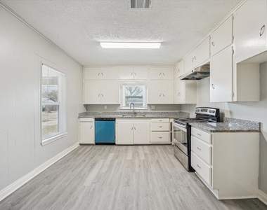 710 E Magnolia Street - Photo Thumbnail 3