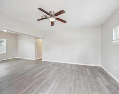 710 E Magnolia Street - Photo Thumbnail 4