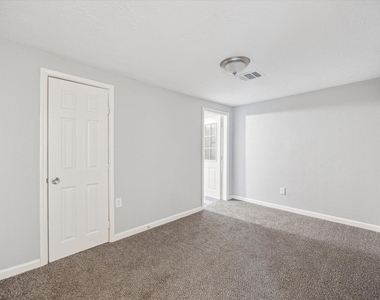 710 E Magnolia Street - Photo Thumbnail 5