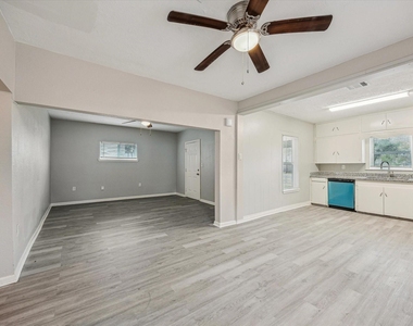 710 E Magnolia Street - Photo Thumbnail 2