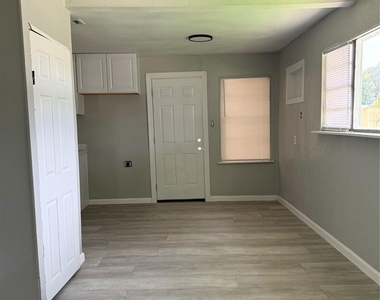 2402 Rosemead Dr - Photo Thumbnail 4