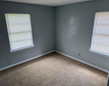 2402 Rosemead Dr - Photo Thumbnail 5
