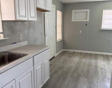 2402 Rosemead Dr - Photo Thumbnail 2