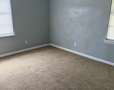 2402 Rosemead Dr - Photo Thumbnail 6