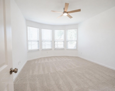 18110 Velaris Way - Photo Thumbnail 8